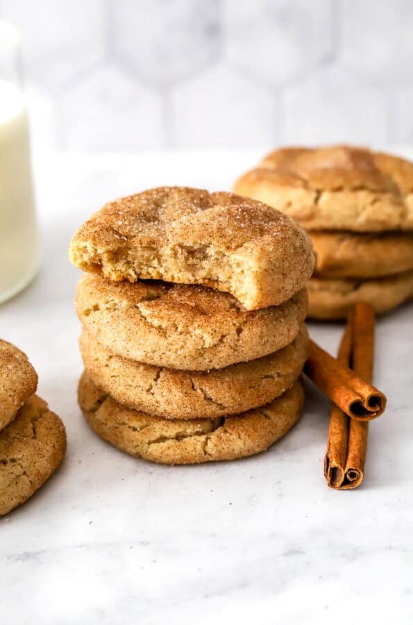Cookies with cinnamon stacked on to of one another.